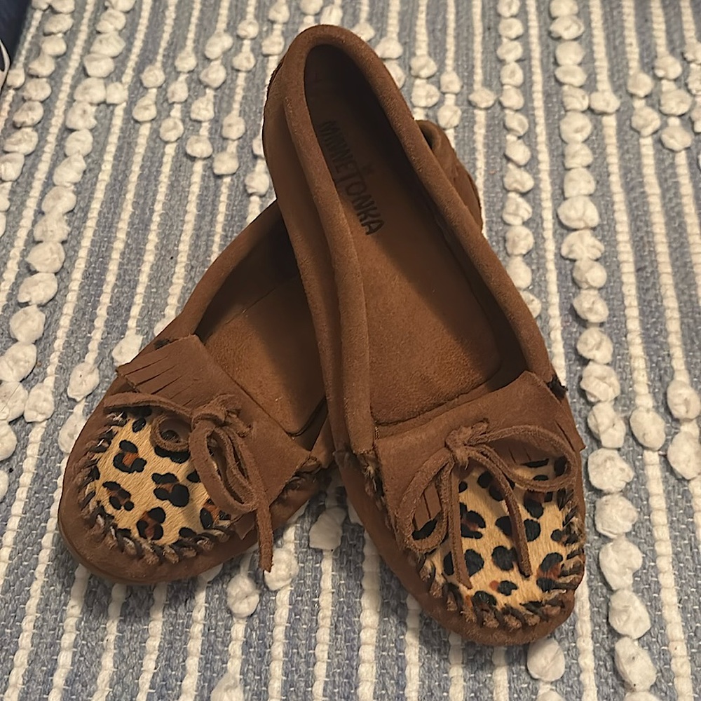 Minnetonka Moccasins | Leopard print moccasins | Moccasins Size 7
